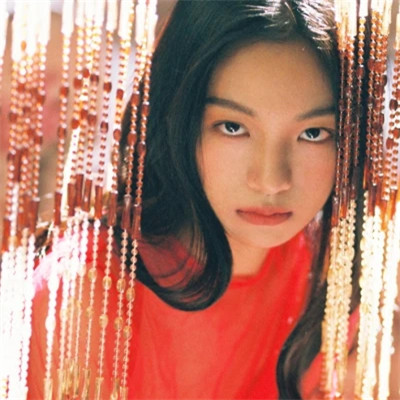 头像女生简单气质港风图片