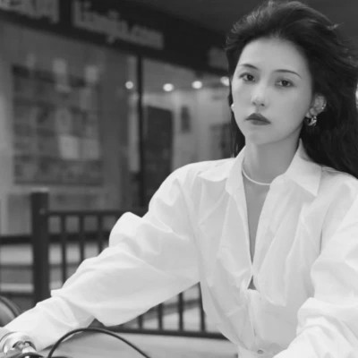 港风黑白女生高清头像图片