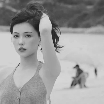 港风黑白女生高清头像图片