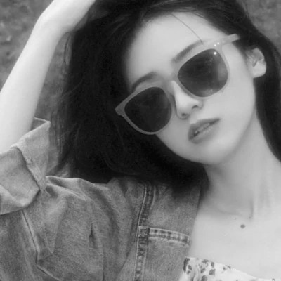 港风黑白女生高清头像图片