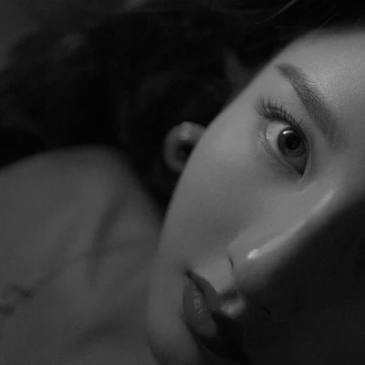 港风黑白女生高清头像图片