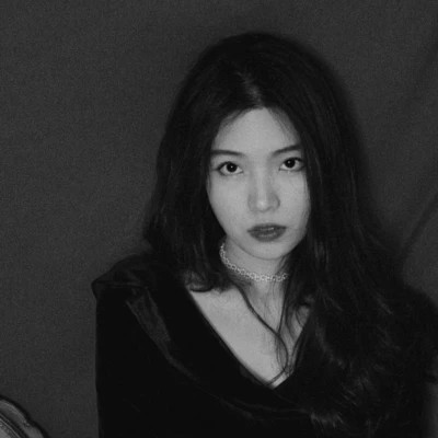港风黑白女生高清头像图片