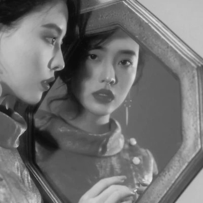 港风黑白女生高清头像图片