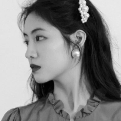港风黑白女生高清头像图片