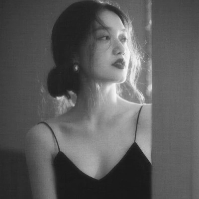 港风黑白女生高清头像图片
