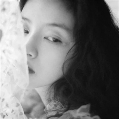 港风黑白女生高清头像图片
