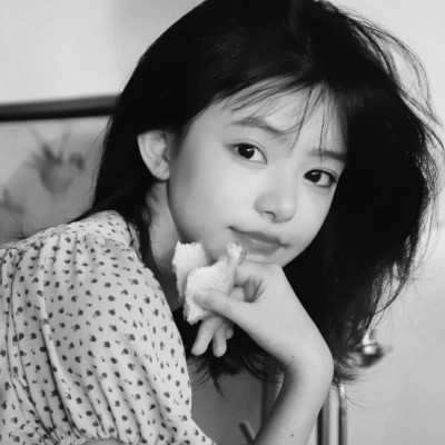 港风黑白女生高清头像图片