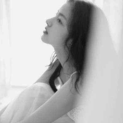 港风黑白女生高清头像图片