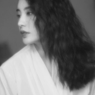 港风黑白女生高清头像图片
