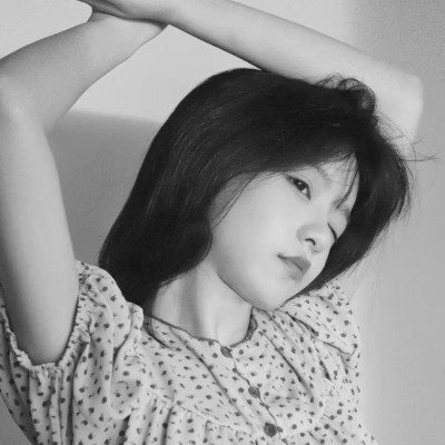 港风黑白女生高清头像图片