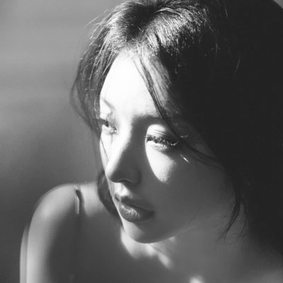 黑白港风气质女头图片