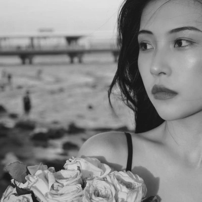 黑白港风气质女头图片