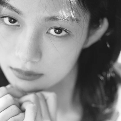 黑白港风气质女头图片