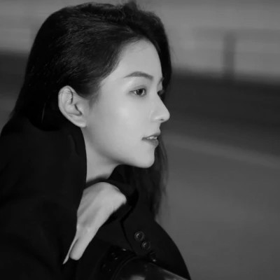 黑白港风气质女头图片
