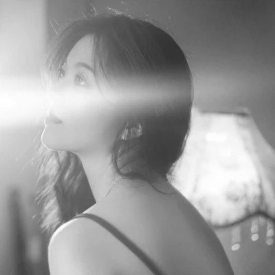 黑白港风气质女头图片