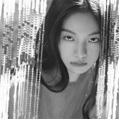 黑白港风气质女头图片