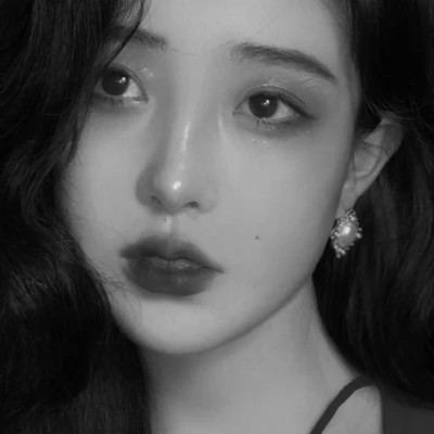 黑白港风气质女头图片