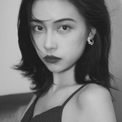 黑白港风气质女头图片