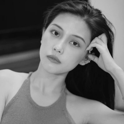 黑白港风气质女头图片