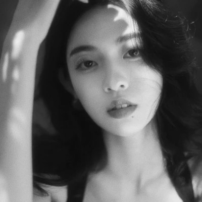黑白港风气质女头图片