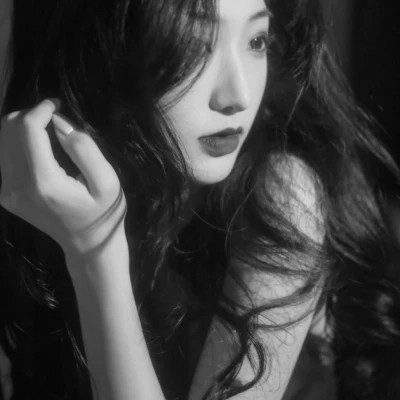 黑白港风气质女头图片