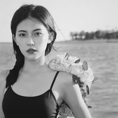 黑白港风气质女头图片