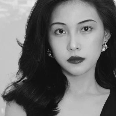 黑白港风气质女头图片