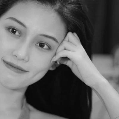 黑白港风气质女头图片
