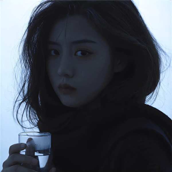 伤感高冷破碎感清冷女头图片