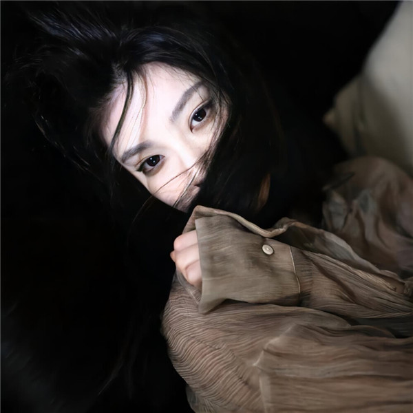 伤感高冷破碎感清冷女头图片