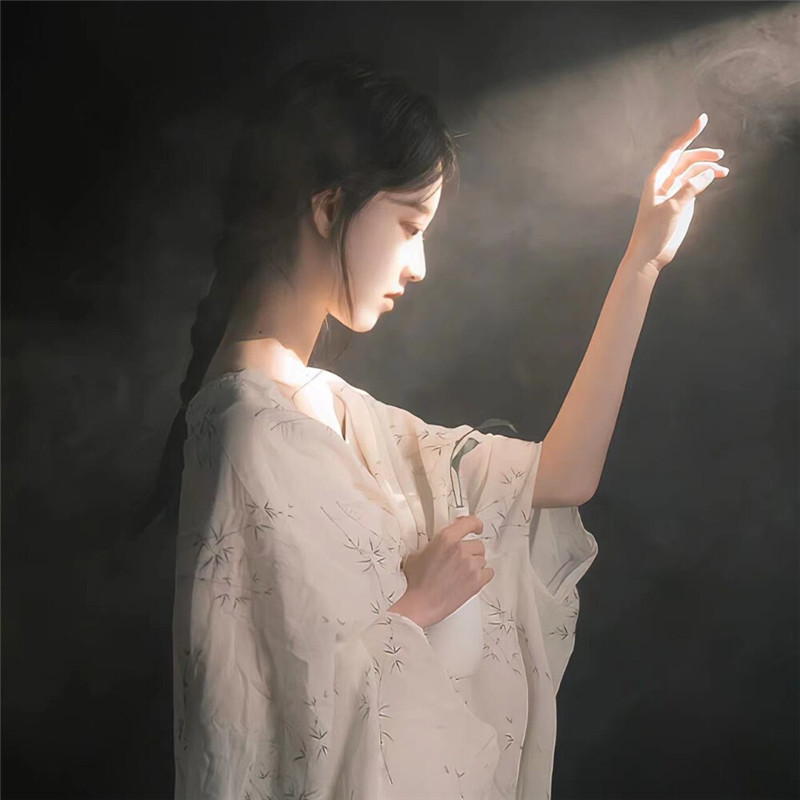 唯美清冷古风氛围感女头图片