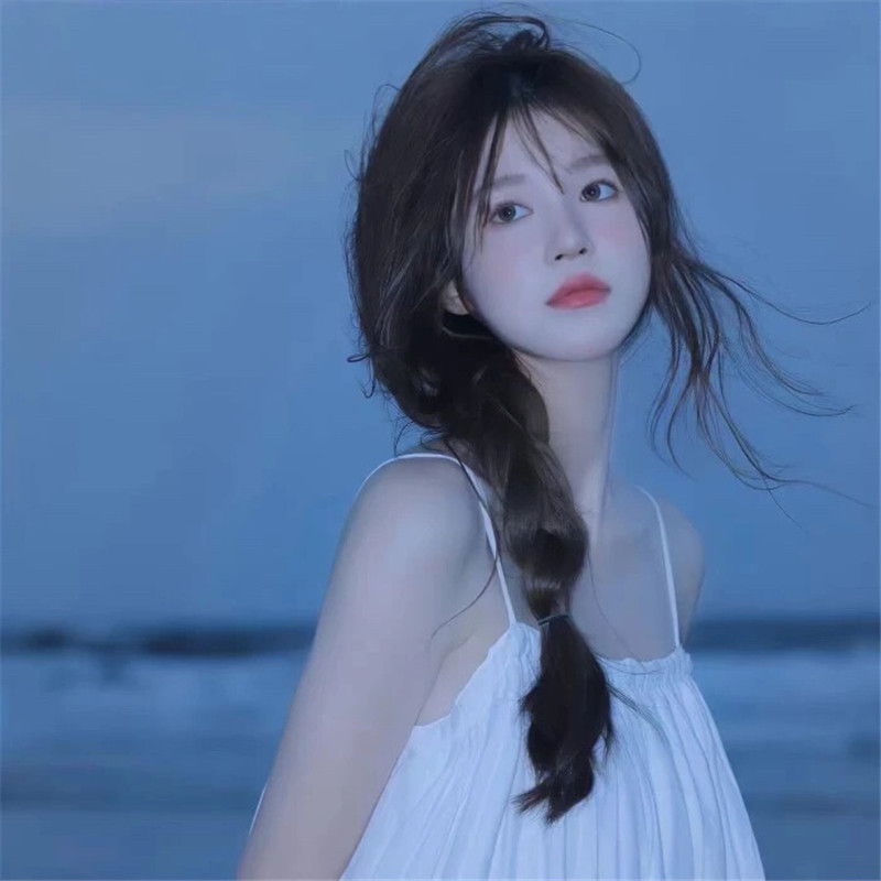 清新文艺复古氛围感女头图片