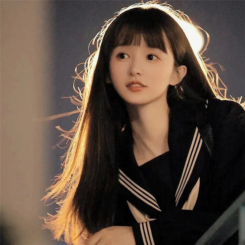 清新文艺复古氛围感女头图片