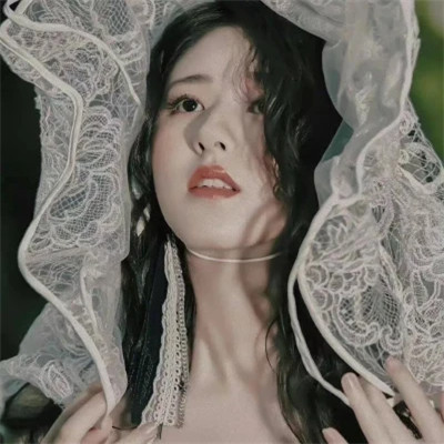 清新干净又有氛围感的女头图片
