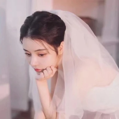 清新干净又有氛围感的女头图片