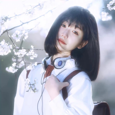 清新干净又有氛围感的女头图片
