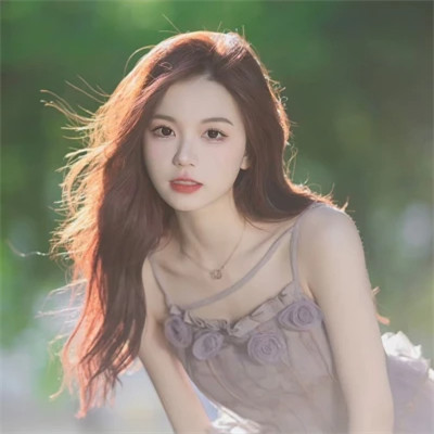 简单阳光干净的氛围感女头图片