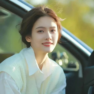 简单阳光干净的氛围感女头图片