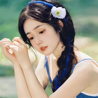 简单阳光干净的氛围感女头图片