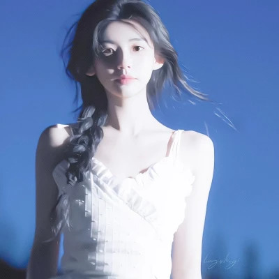简单阳光干净的氛围感女头图片