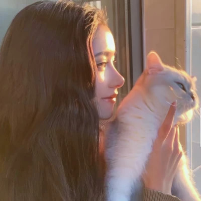 简单阳光干净的氛围感女头图片