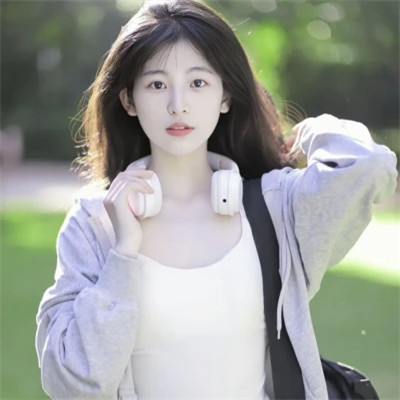 简单阳光干净的氛围感女头图片