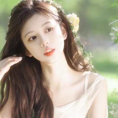 简单阳光干净的氛围感女头图片