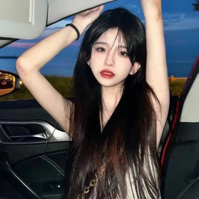 简单阳光干净的氛围感女头图片