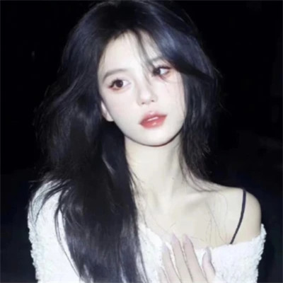 简单阳光干净的氛围感女头图片