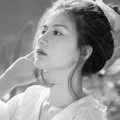 唯美头像女有气质黑白照片