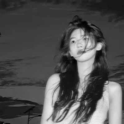 唯美头像女有气质黑白照片
