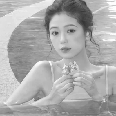 唯美头像女有气质黑白照片