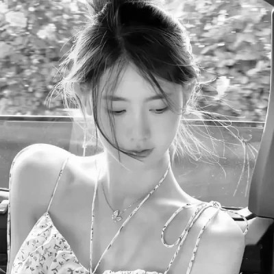 唯美头像女有气质黑白照片