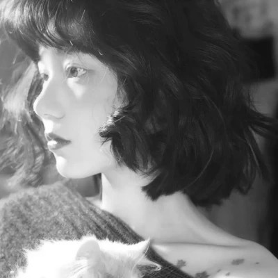 唯美头像女有气质黑白照片